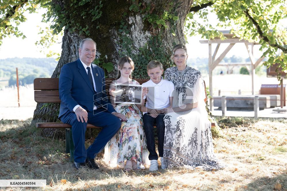 NO TABLOIDS WEB & PRINT - Princely Family of Monaco in Visit  - Carlat