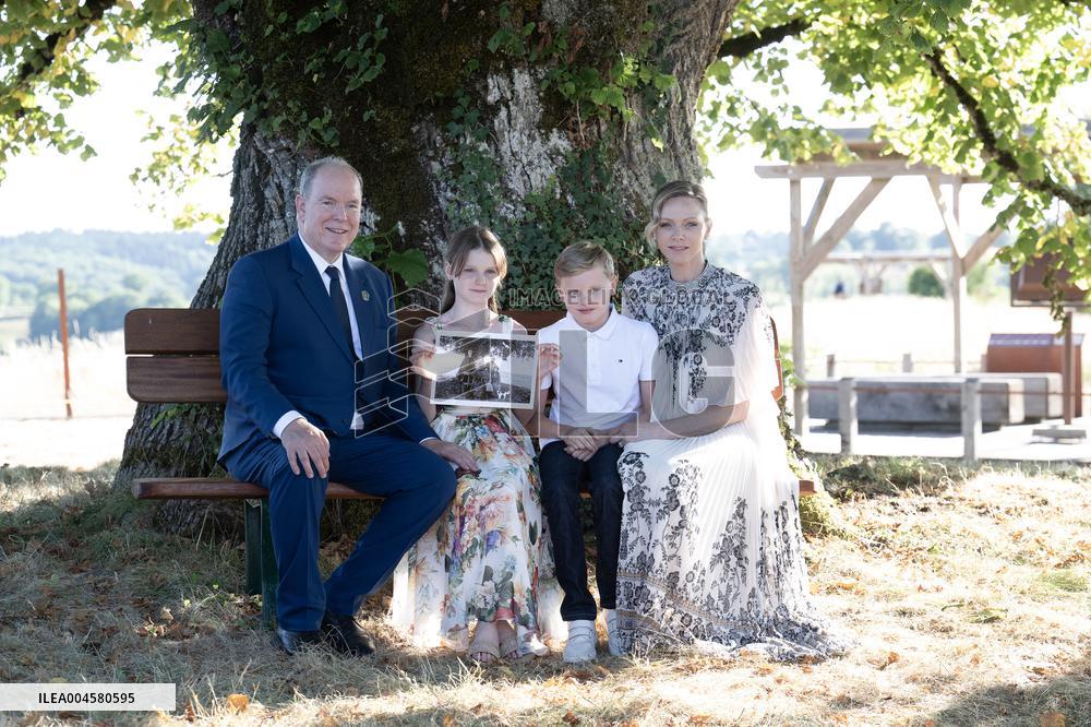 NO TABLOIDS WEB & PRINT - Princely Family of Monaco in Visit  - Carlat