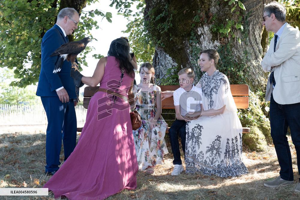 NO TABLOIDS WEB & PRINT - Princely Family of Monaco in Visit  - Carlat