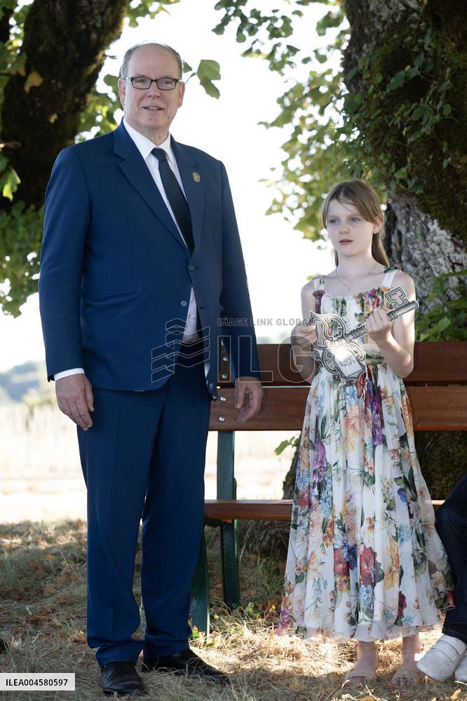 NO TABLOIDS WEB & PRINT - Princely Family of Monaco in Visit  - Carlat