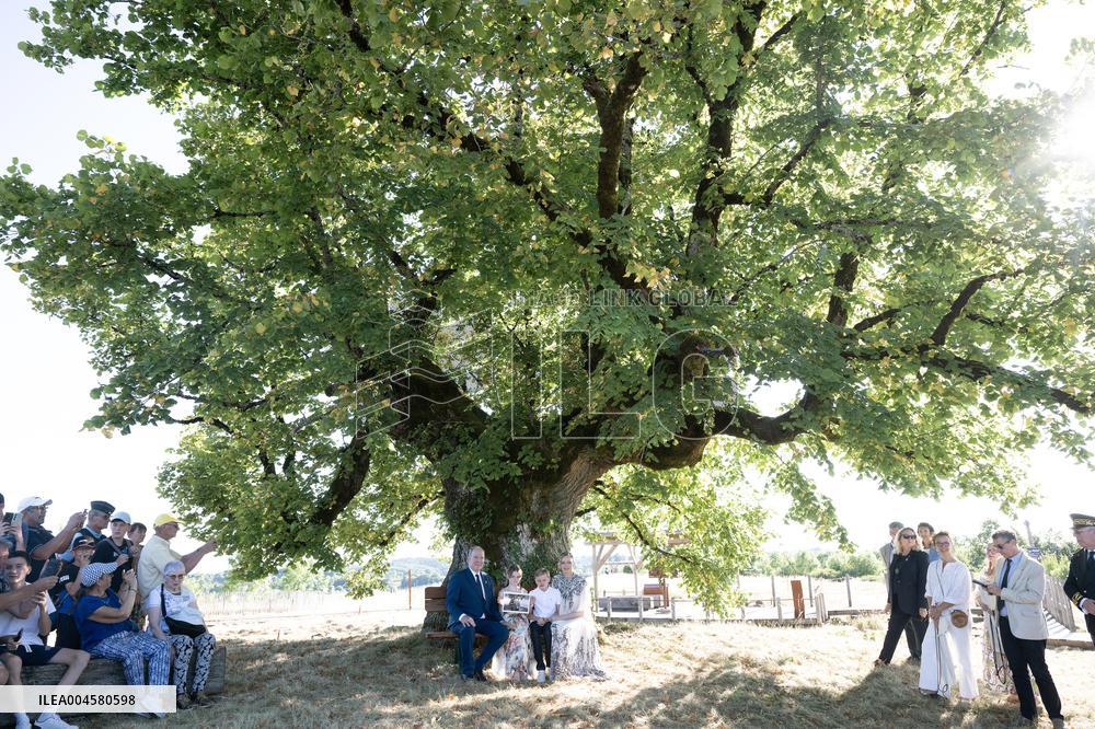 NO TABLOIDS WEB & PRINT - Princely Family of Monaco in Visit  - Carlat