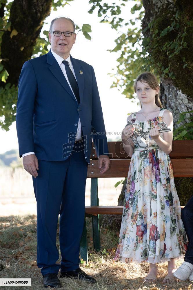 NO TABLOIDS WEB & PRINT - Princely Family of Monaco in Visit  - Carlat