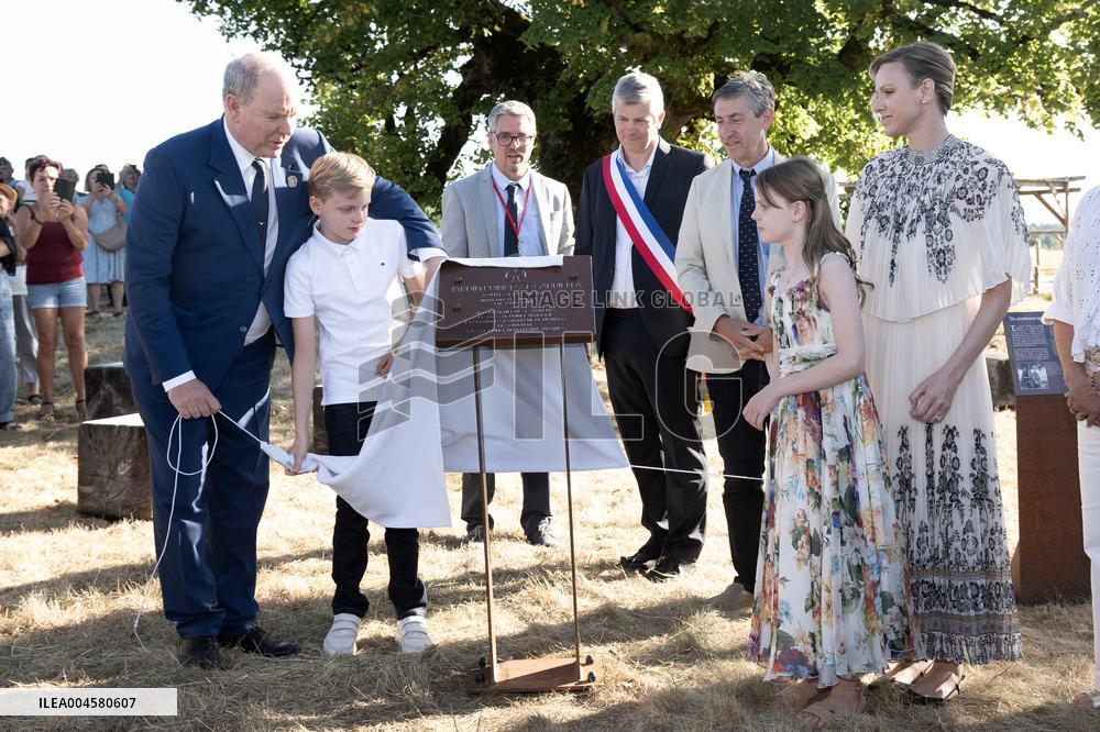 NO TABLOIDS WEB & PRINT - Princely Family of Monaco in Visit  - Carlat