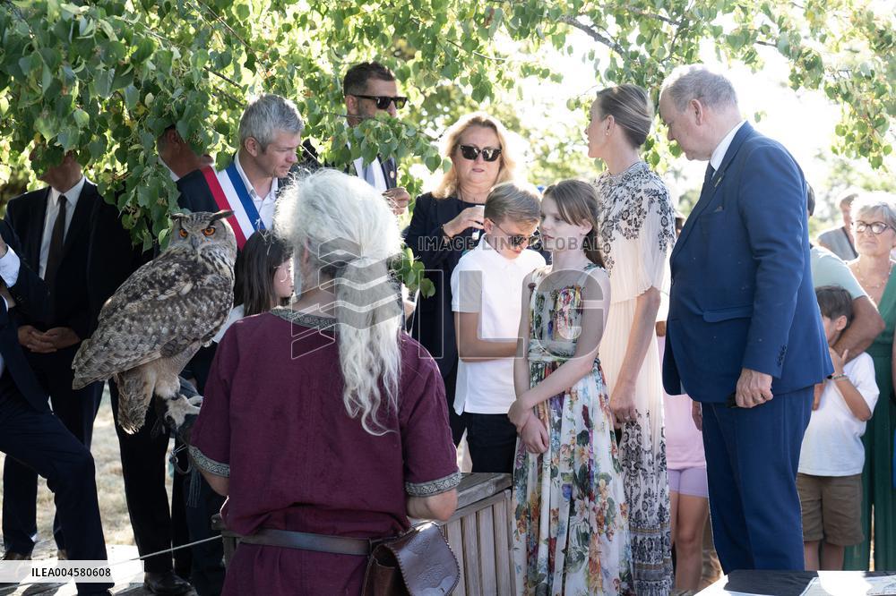 NO TABLOIDS WEB & PRINT - Princely Family of Monaco in Visit  - Carlat