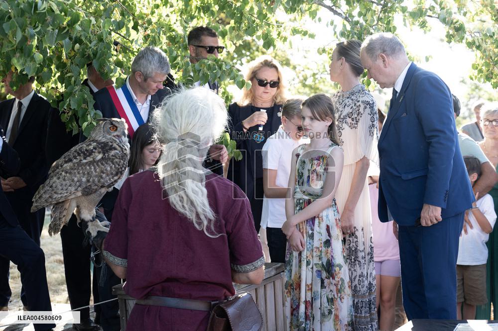 NO TABLOIDS WEB & PRINT - Princely Family of Monaco in Visit  - Carlat