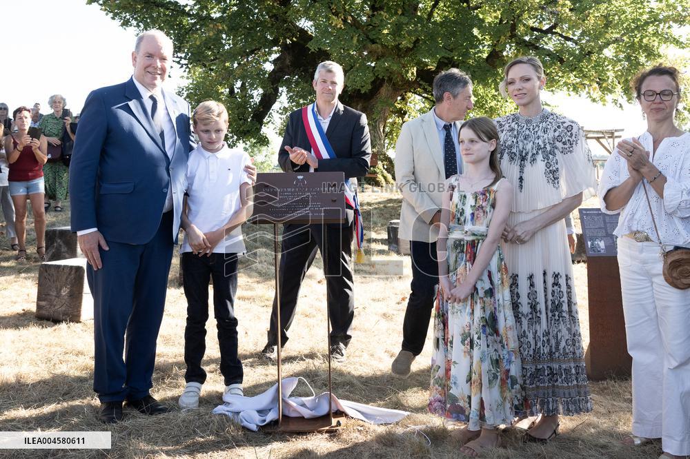 NO TABLOIDS WEB & PRINT - Princely Family of Monaco in Visit  - Carlat