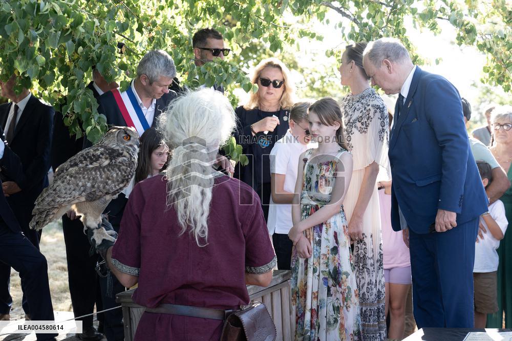 NO TABLOIDS WEB & PRINT - Princely Family of Monaco in Visit  - Carlat