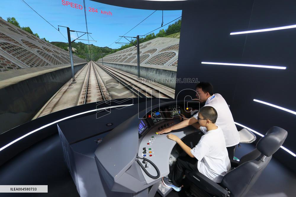 MODERN RAILWAYS 2025