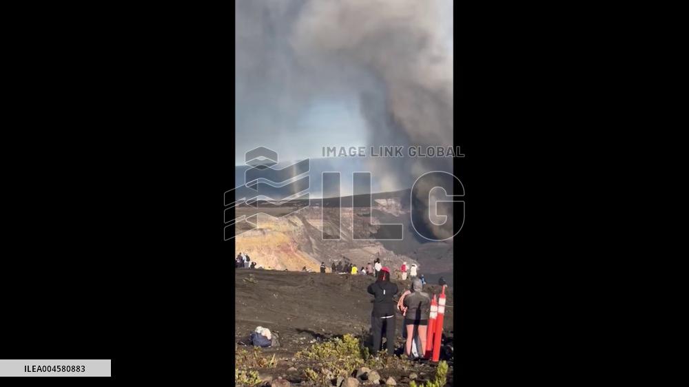 US: Volcanic Dust Devil Forms as Lava Fountains Erupt at Hawaii’s Kilauea
