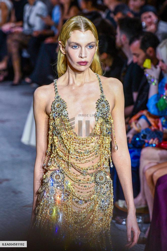 PFW - Stella Maxell Models For Zuhair Murad
