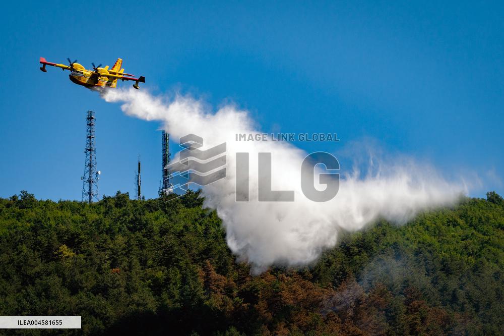 Rieti Mountain Fire Air Rescue Operations Underway - Italy