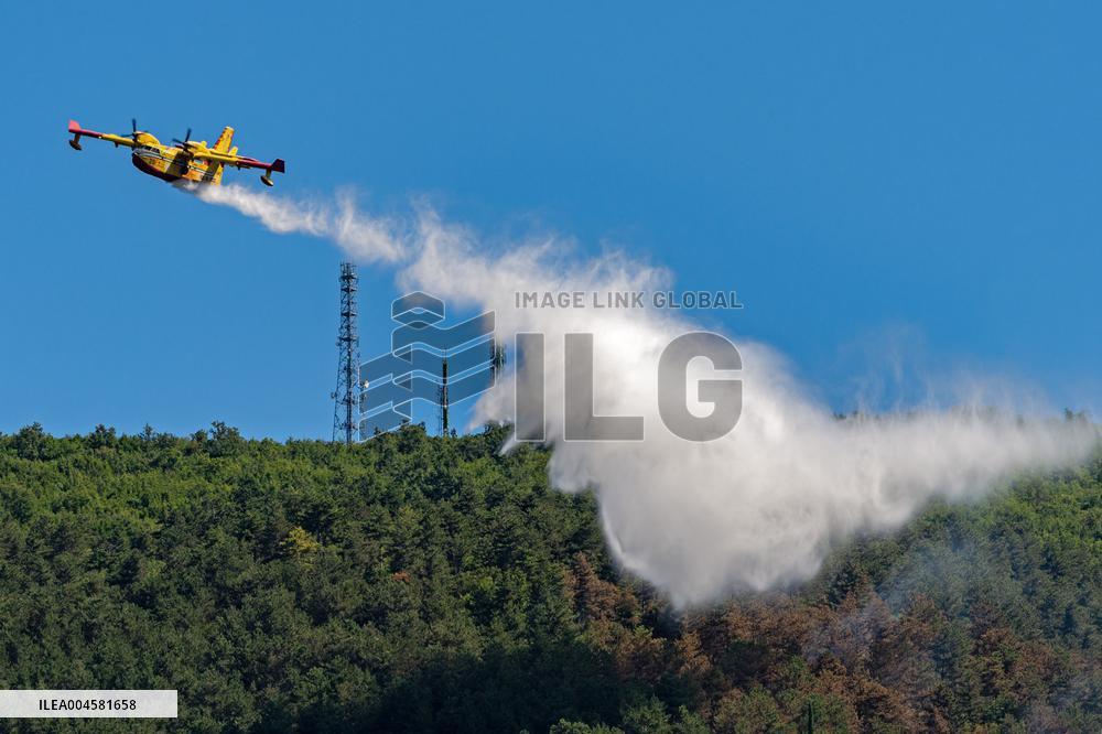 Rieti Mountain Fire Air Rescue Operations Underway - Italy