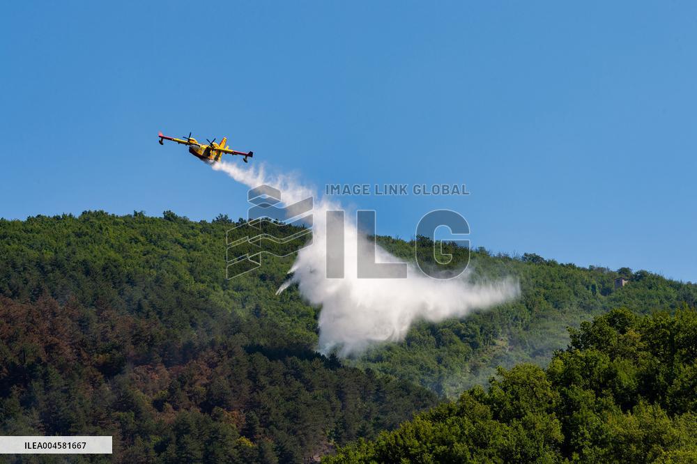 Rieti Mountain Fire Air Rescue Operations Underway - Italy