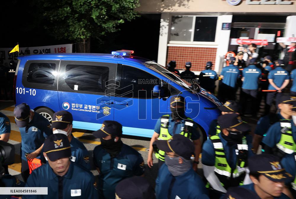 South Korea Issues Arrest Warrant for Ex-President Yoon - Seoul