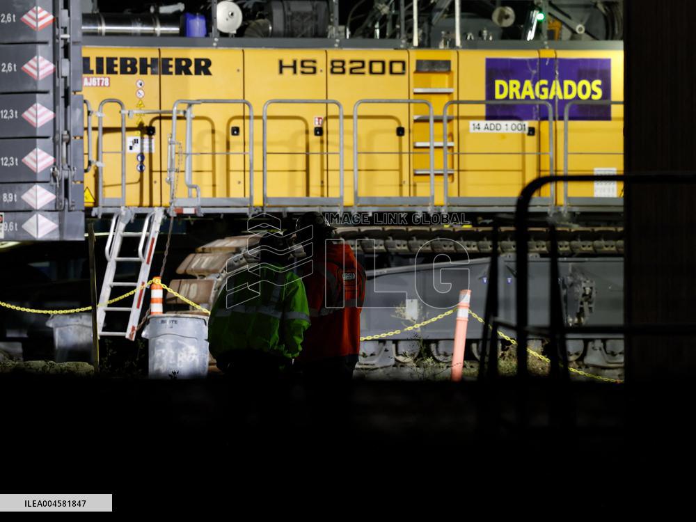 Dozens of Workers Rescued in Tunnel Collapse - LA
