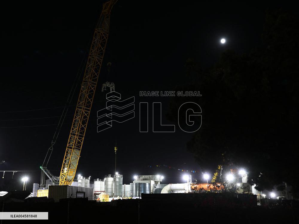 Dozens of Workers Rescued in Tunnel Collapse - LA