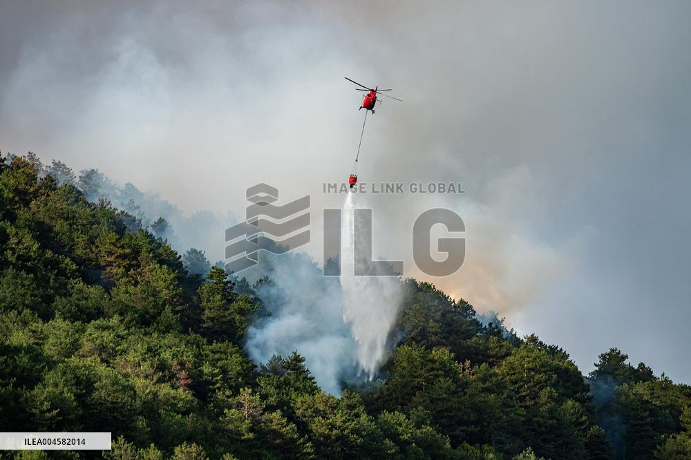 Rieti Mountain Fire Air Rescue Operations Underway - Italy