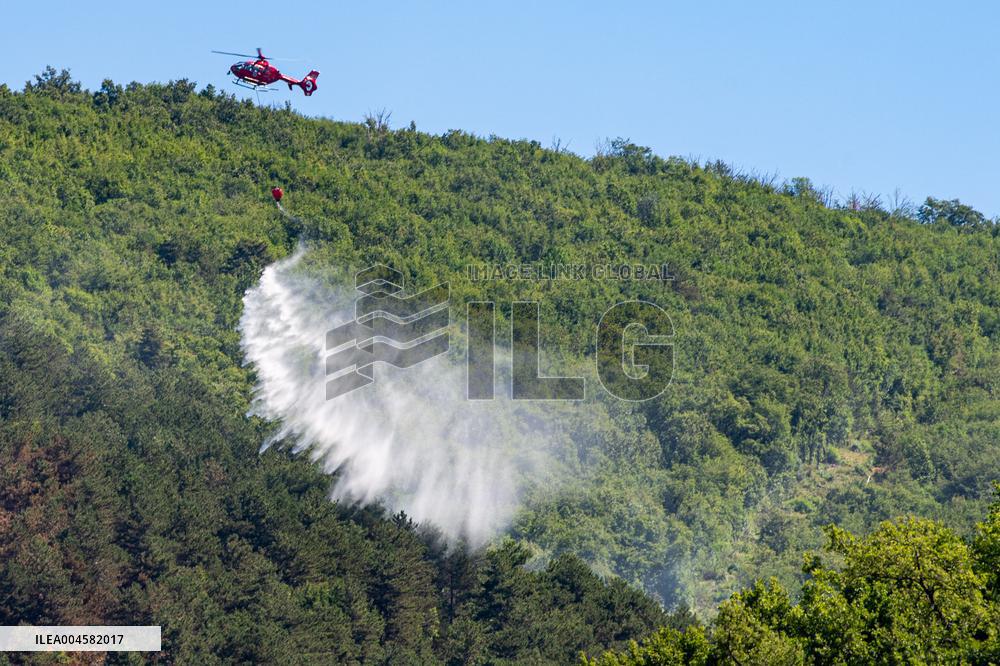 Rieti Mountain Fire Air Rescue Operations Underway - Italy