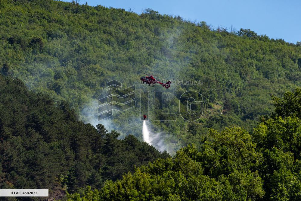 Rieti Mountain Fire Air Rescue Operations Underway - Italy