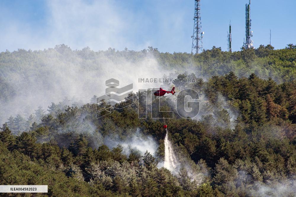 Rieti Mountain Fire Air Rescue Operations Underway - Italy