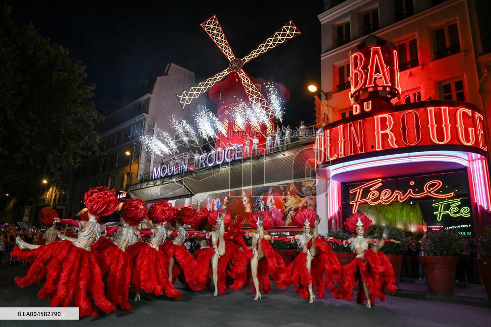 Moulin Rouge cabaret wings turn in Paris FA