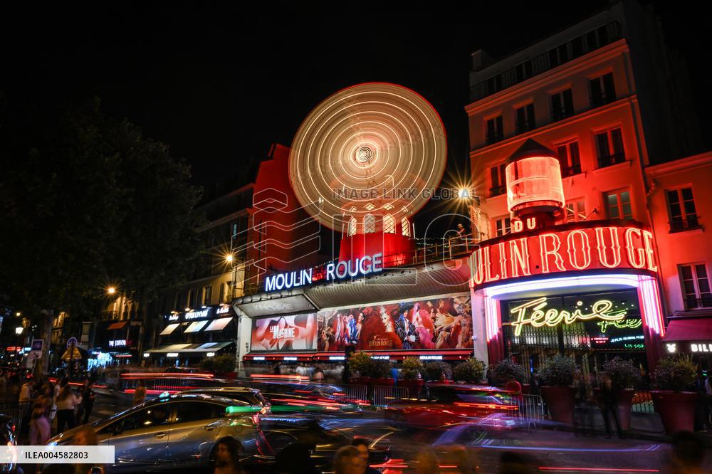 Moulin Rouge cabaret wings back to work in Paris FA