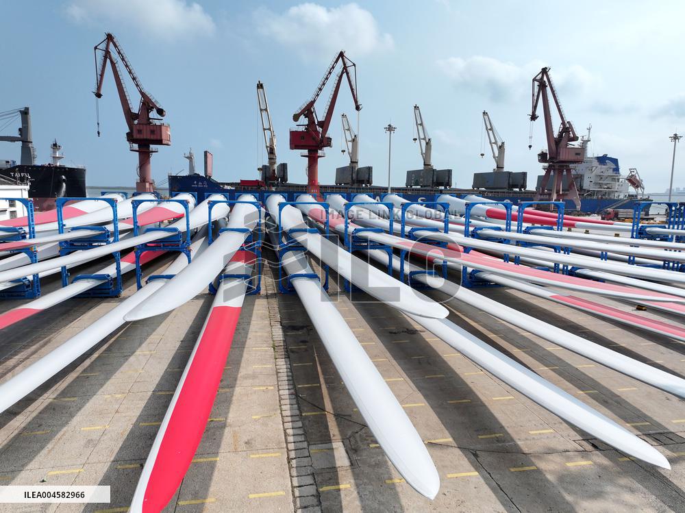 Super-large Wind Turbine Blades Shipment Export