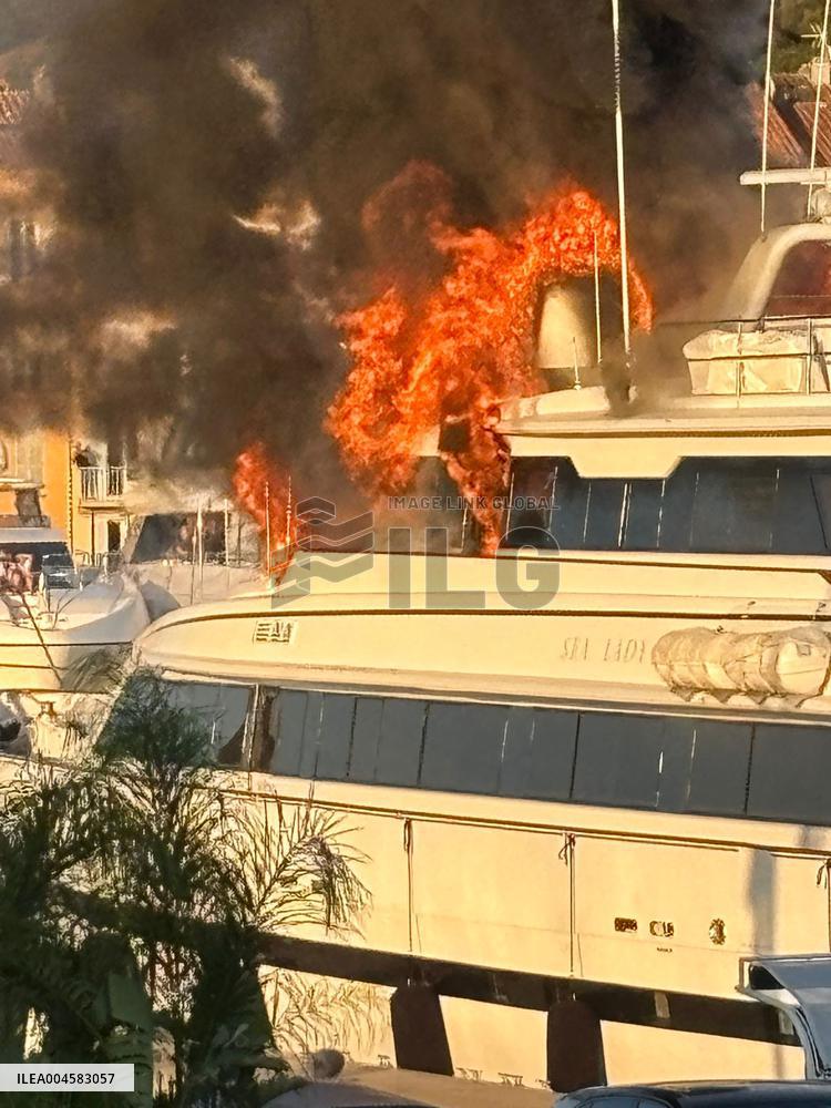 Sea Lady II Yacht Fire - Saint-Tropez
