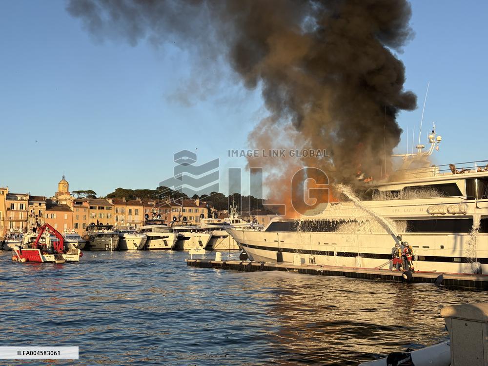 Sea Lady II Yacht Fire - Saint-Tropez