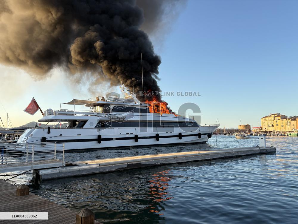 Sea Lady II Yacht Fire - Saint-Tropez