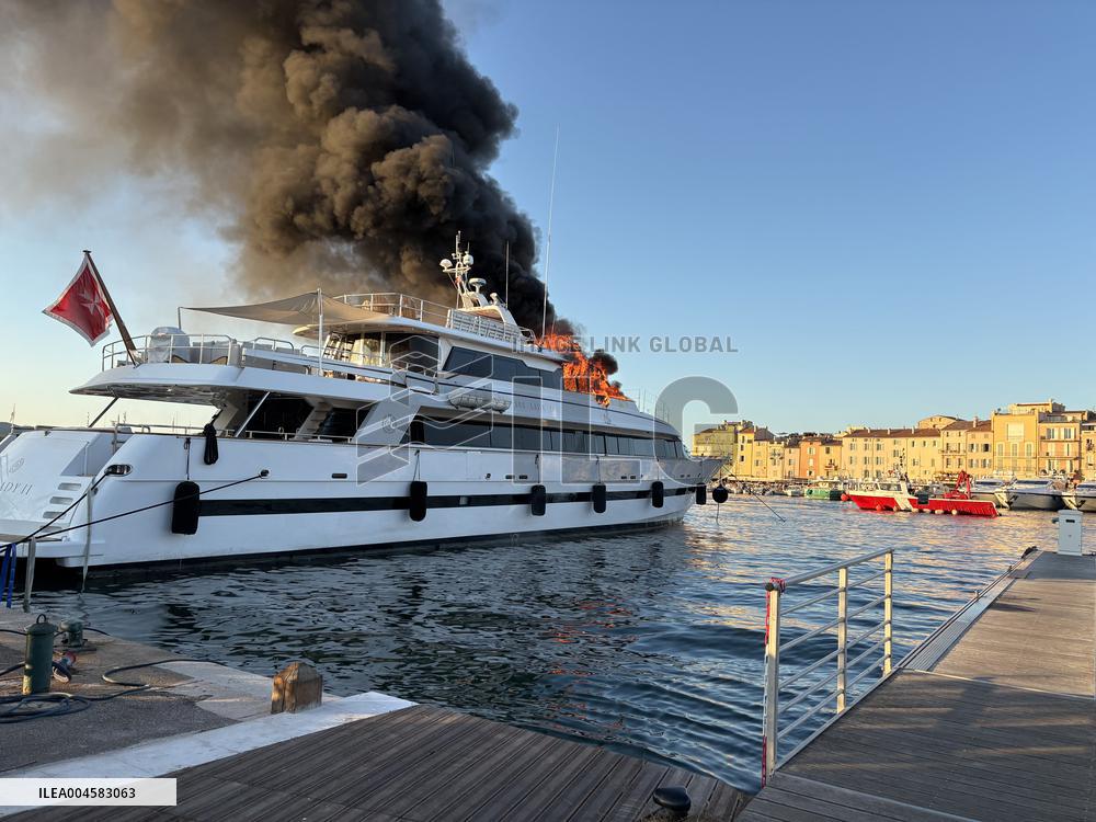 Sea Lady II Yacht Fire - Saint-Tropez