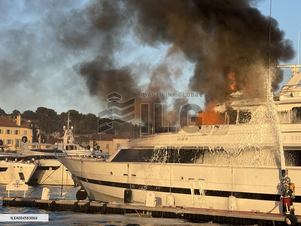 Sea Lady II Yacht Fire - Saint-Tropez