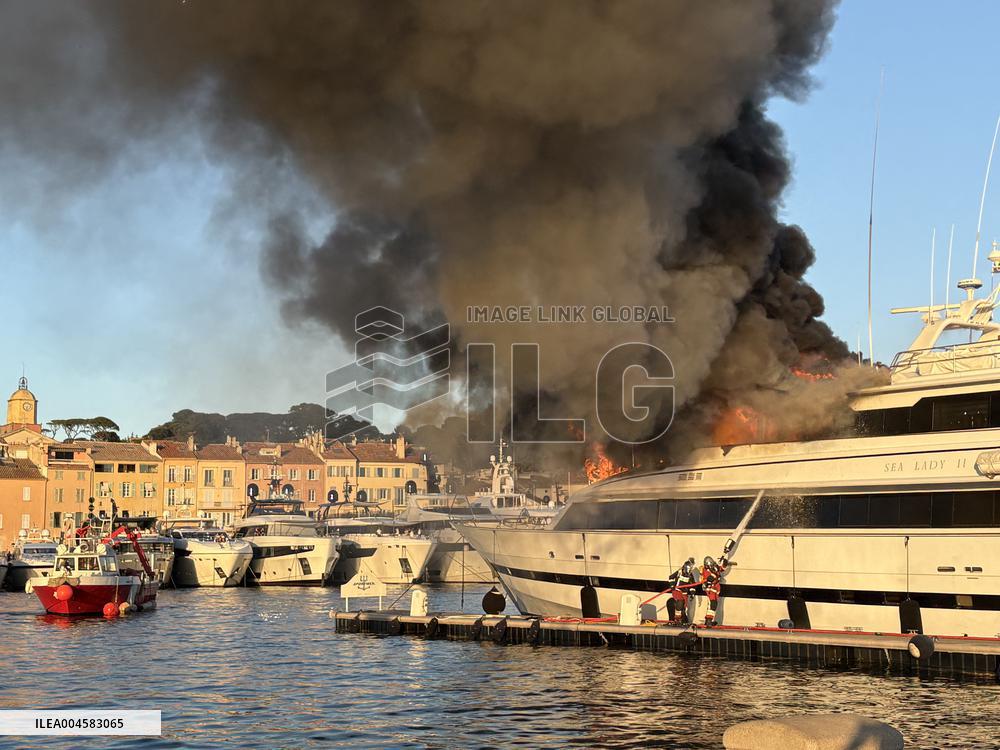 Sea Lady II Yacht Fire - Saint-Tropez