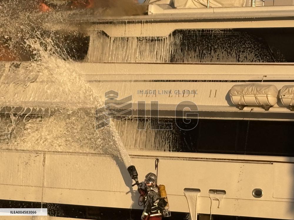 Sea Lady II Yacht Fire - Saint-Tropez
