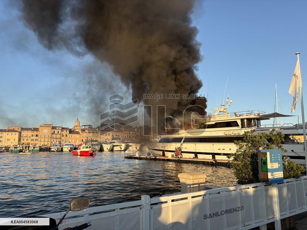 Sea Lady II Yacht Fire - Saint-Tropez