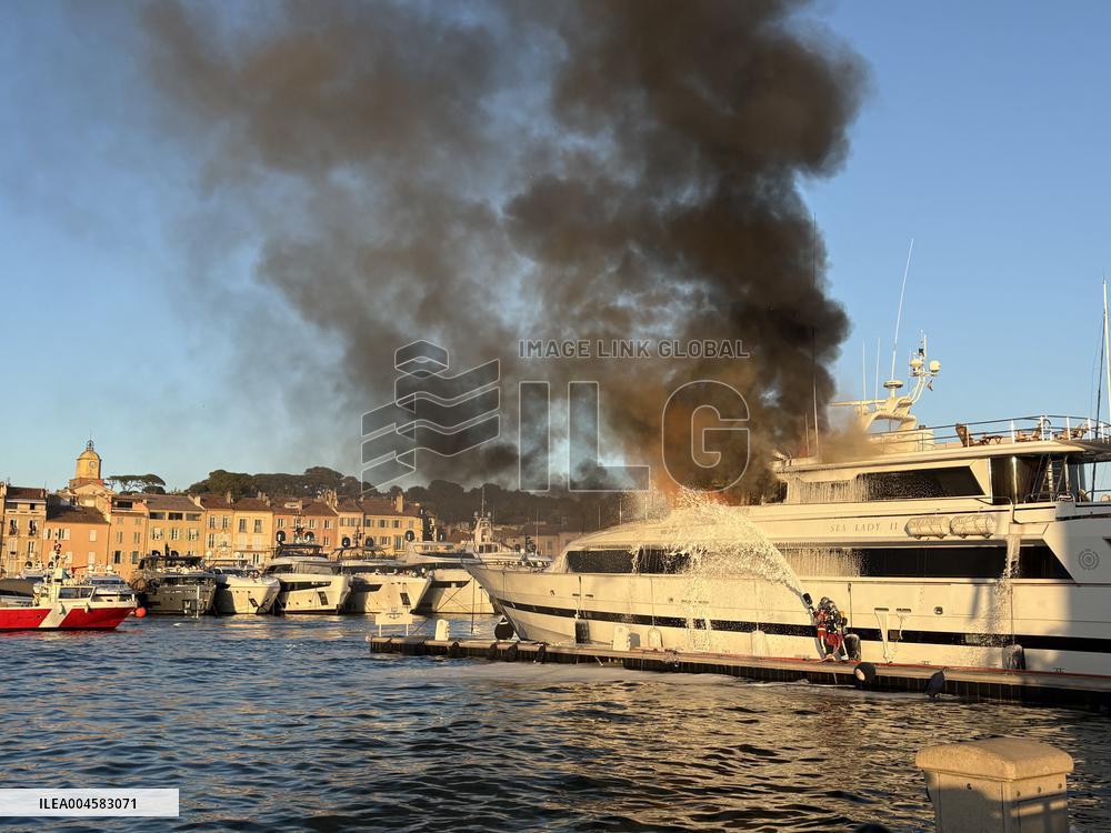 Sea Lady II Yacht Fire - Saint-Tropez