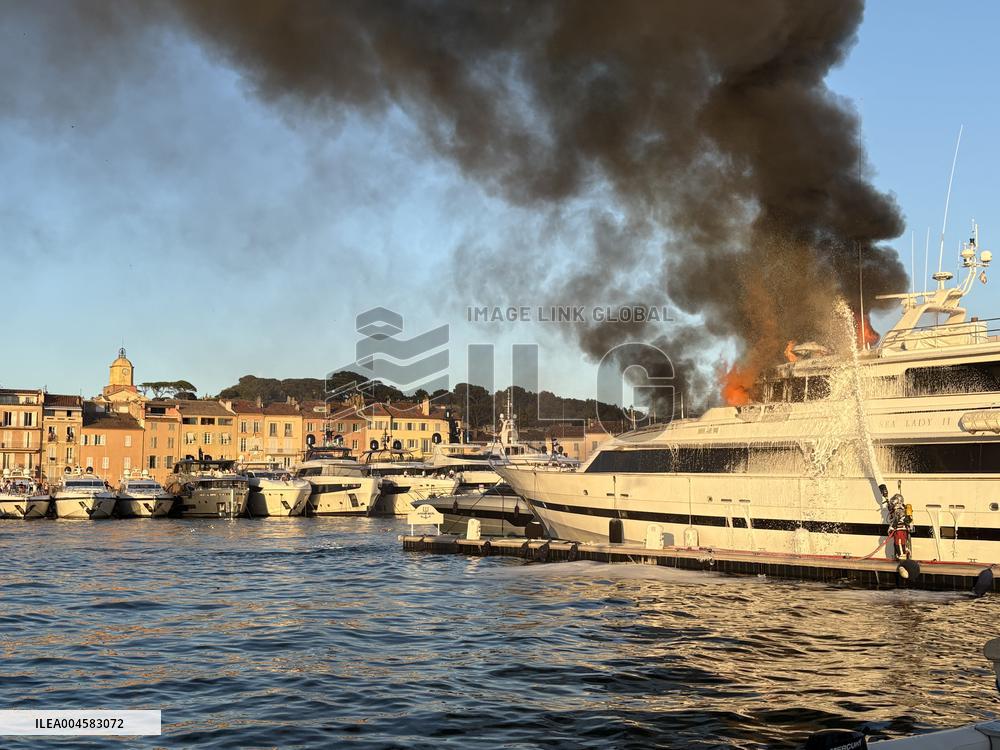 Sea Lady II Yacht Fire - Saint-Tropez