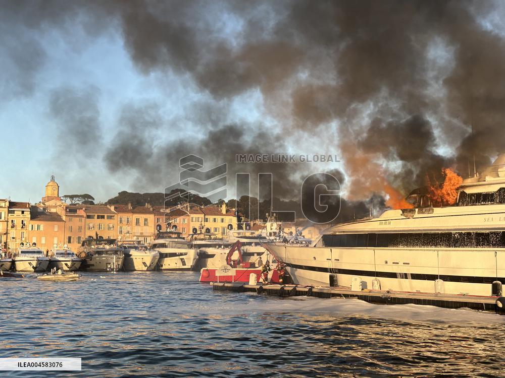 Sea Lady II Yacht Fire - Saint-Tropez