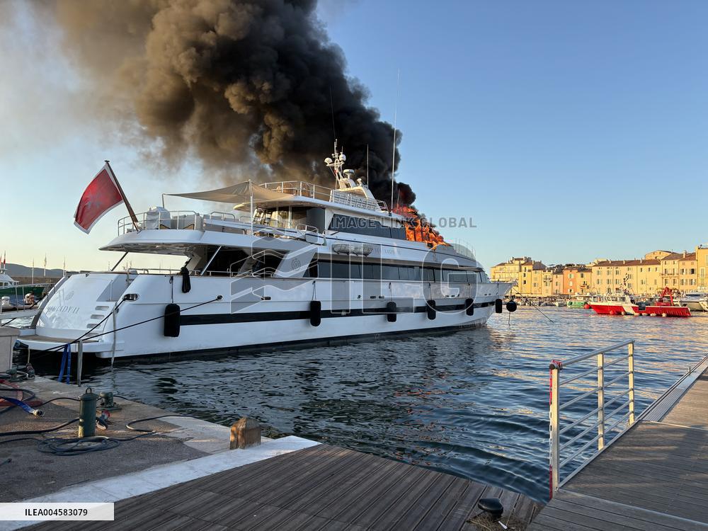 Sea Lady II Yacht Fire - Saint-Tropez