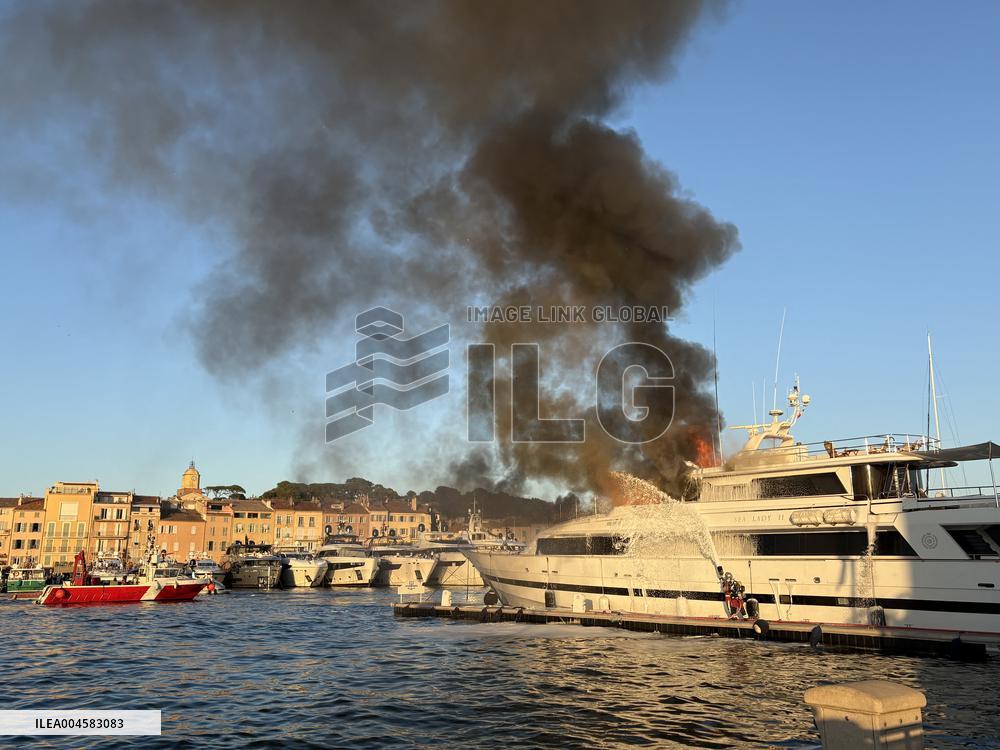 Sea Lady II Yacht Fire - Saint-Tropez