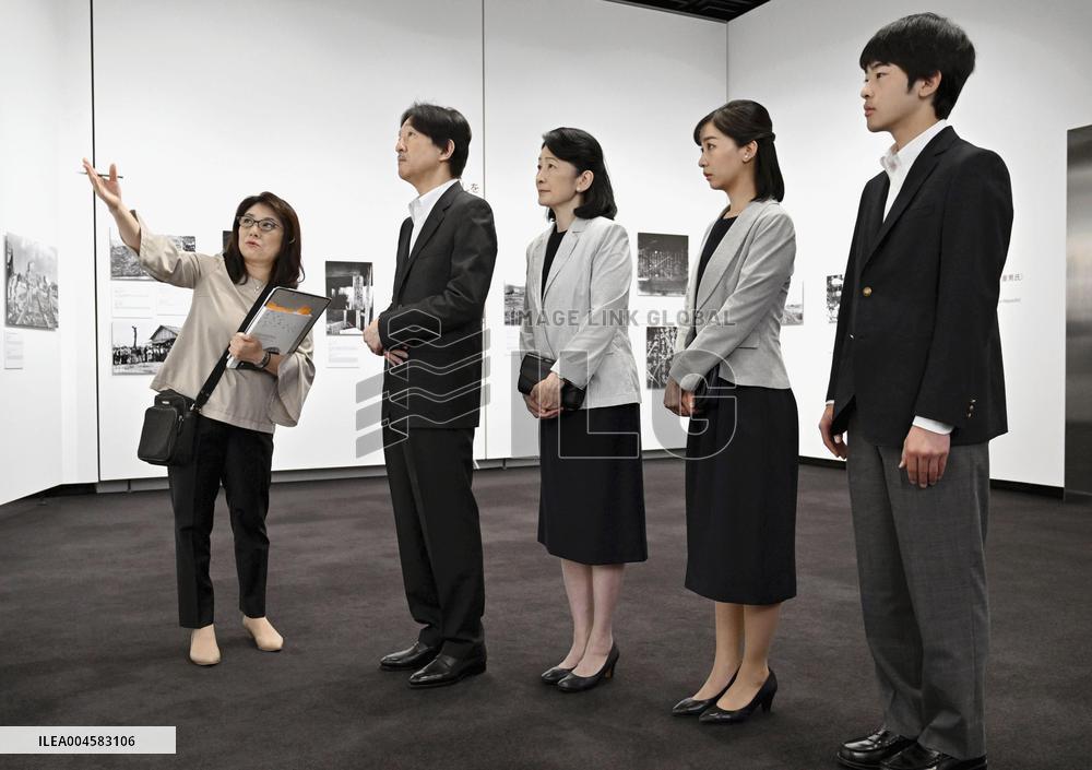 Crown prince, his family visit exhibition on Hiroshima