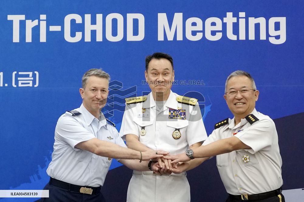 Top uniformed officers of S. Korea, U.S., Japan meet in Seoul