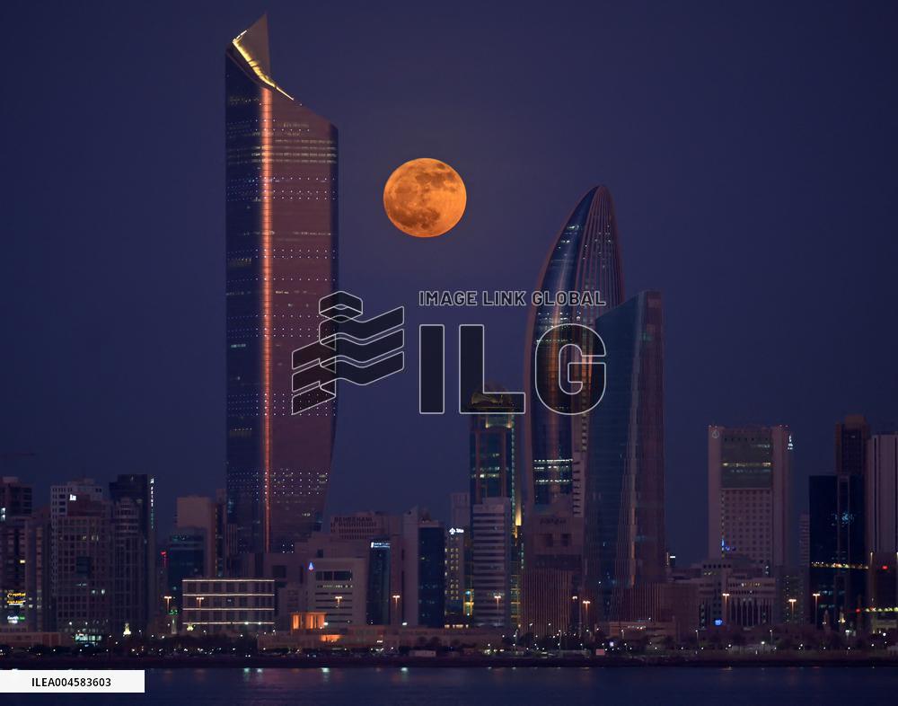 Full Moon Over Kuwait City - Kuwait