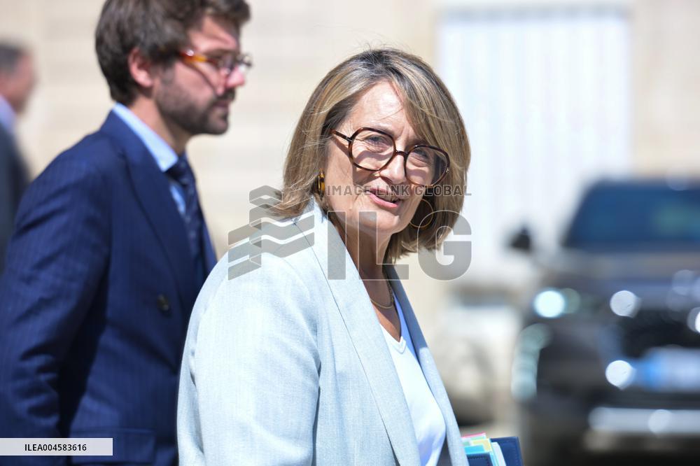Cabinet Meeting At Elysee Palace – Paris