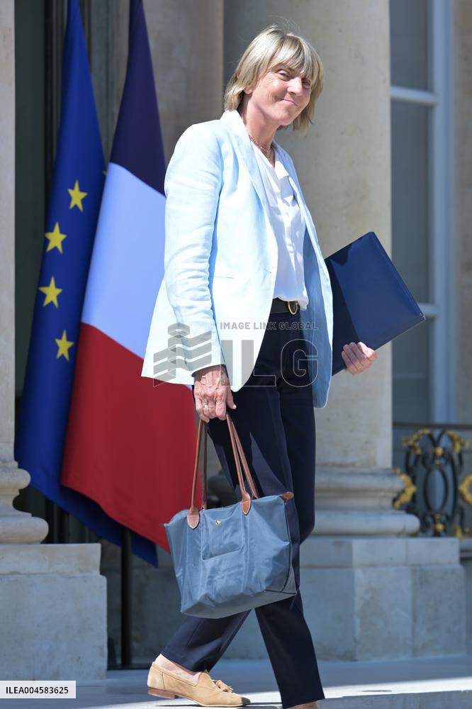 Cabinet Meeting At Elysee Palace – Paris