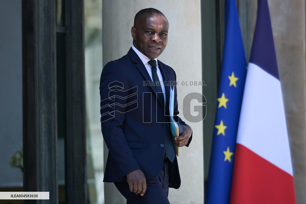 Cabinet Meeting At Elysee Palace – Paris