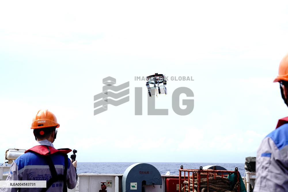 Launches Unmanned Swarm for Scientific Research in Xiangyanghong 10 - China