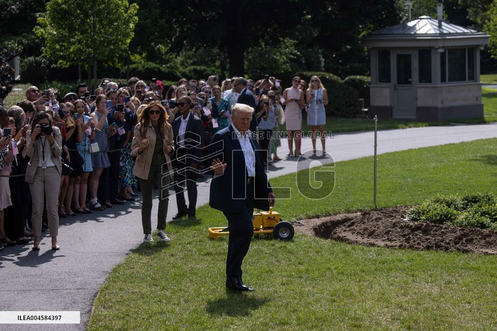 President Trump And Wife Depart White House For Texas - Washington