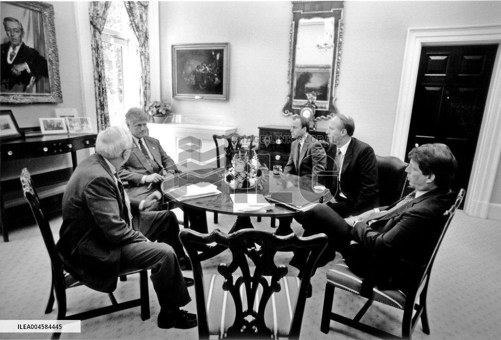 Clinton Meets Advisors