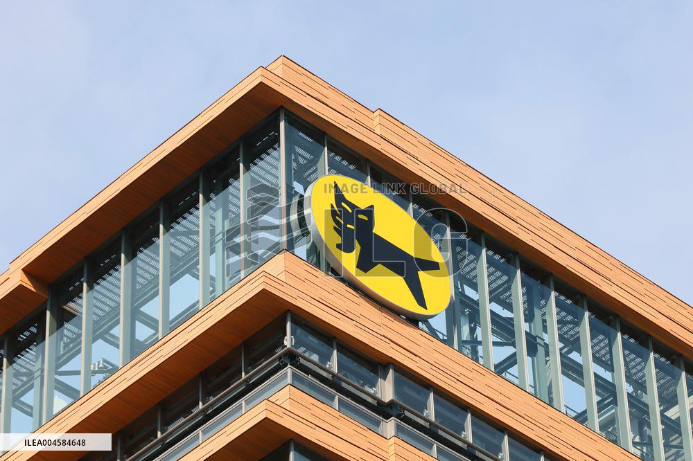 Yamato Transport signage and logo